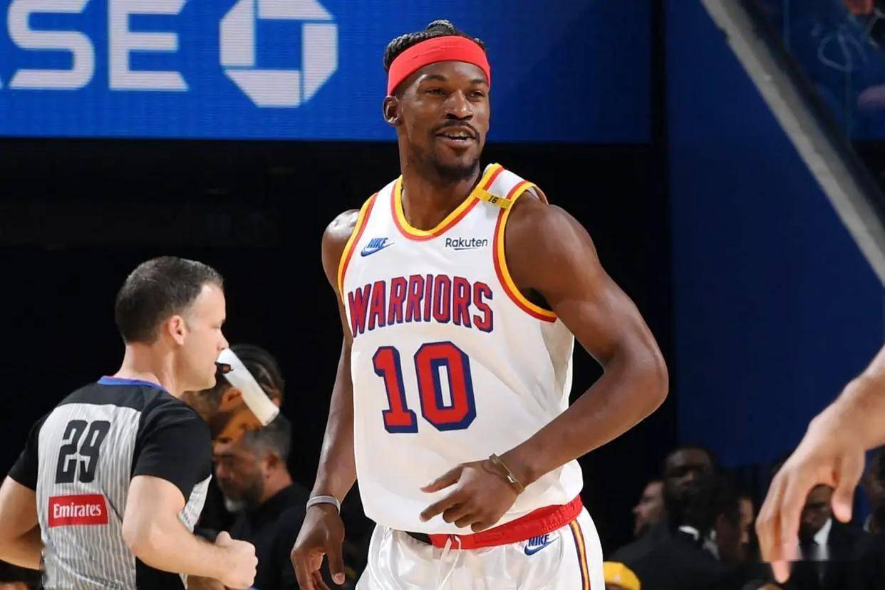 爱游戏体育-巴特勒在雄鹿比赛中战术调整，比赛规则变更引发热议！