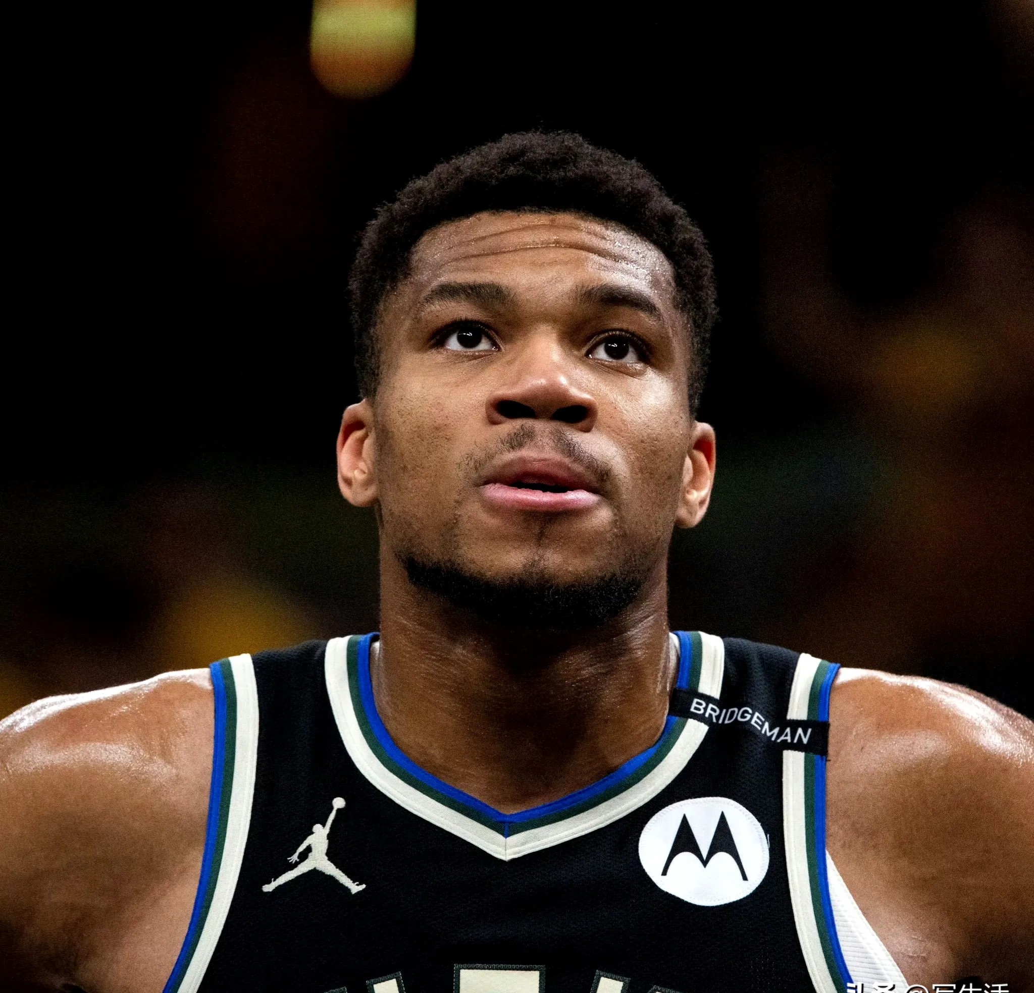 AYX SPORTS-利物浦引发争议！，字母哥官方宣布出色发挥新规全场沸腾不已(nba,字母哥)