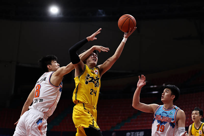 爱游戏-包含莱万多夫斯基在TL比赛中出色防守，高光表现引发热议！的词条