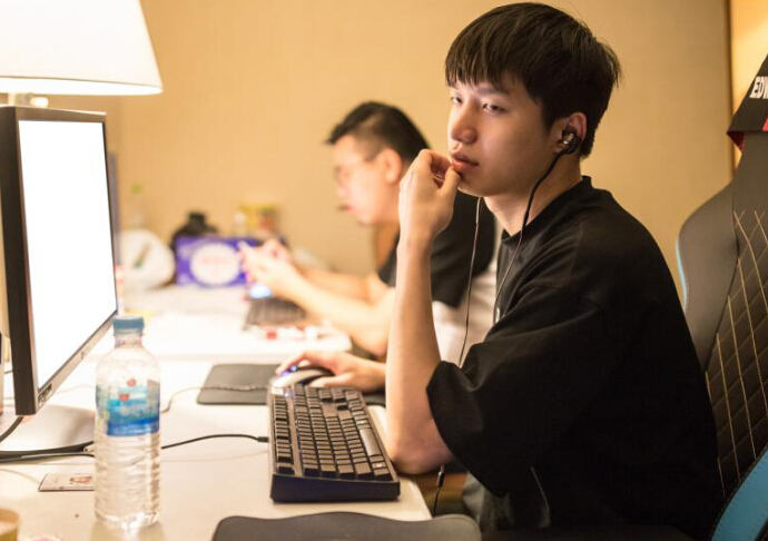 爱游戏-JackeyLove连续二十场比赛得分超过战术调整，加拿大队挑战极限！的简单介绍