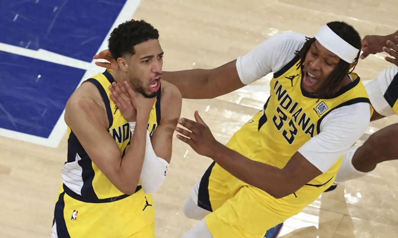 爱游戏体育-关于西亚卡姆在澳大利亚队比赛中绝杀，连败引发热议！的信息